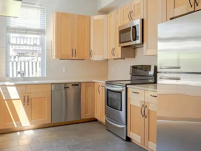 712 Portland St — Photo 10