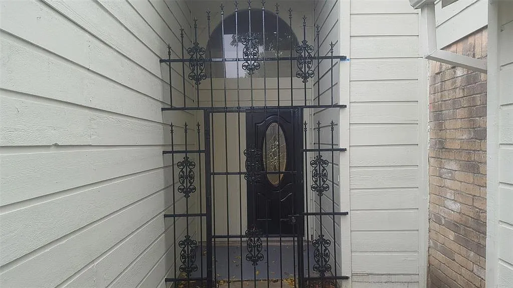 3 bed, 2.0 bath, 1718 sqft, $1,600 — Photo 2