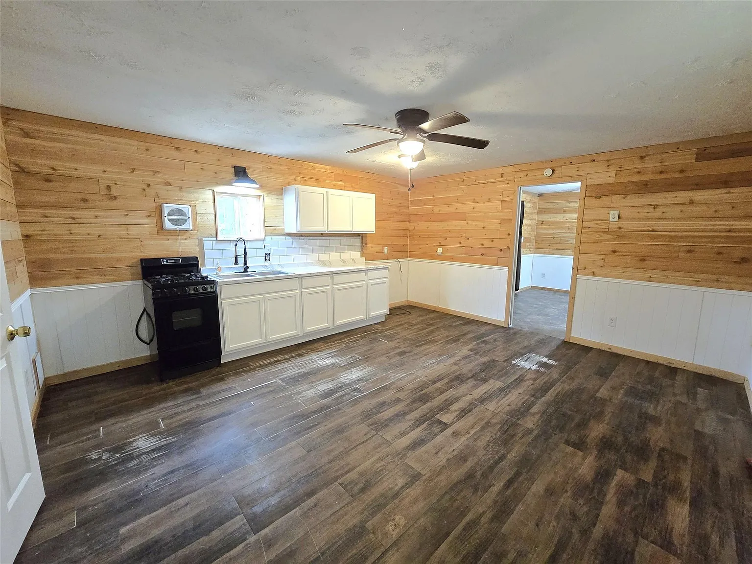 2 bed, 1.0 bath, 560 sqft, $1,200 — Photo 4