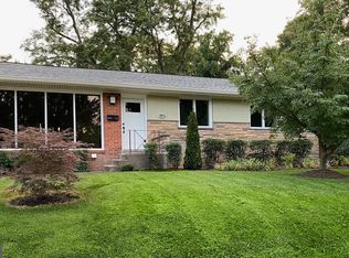 9802 Holmhurst Rd, Bethesda, MD 20817