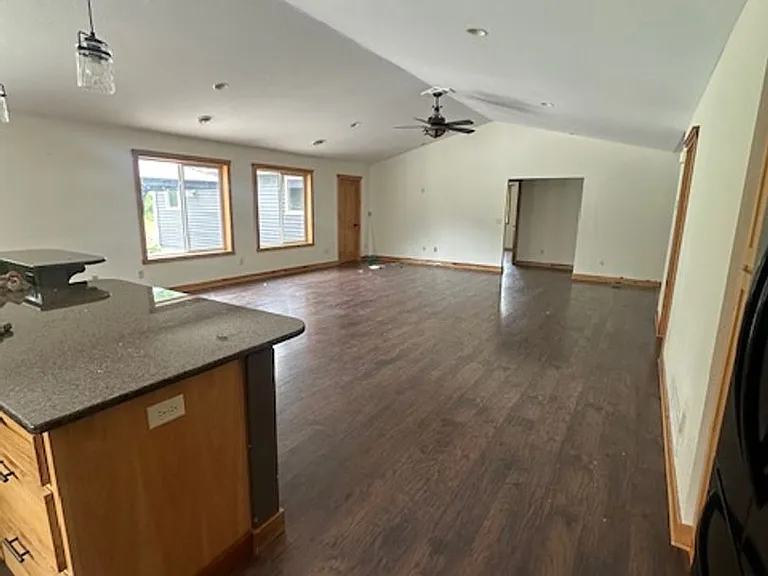 687 W Hazel Ave — Photo 4