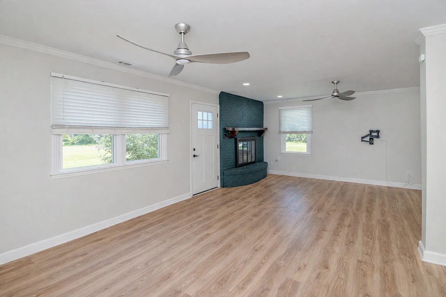 3 bed, 1.0 bath, 1113 sqft, $1,550 — Photo 3
