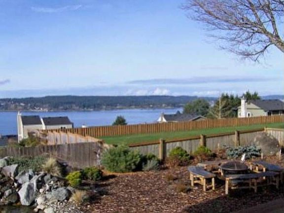 3rd image of 3624 Tahoma Pl W