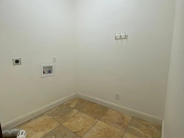 407 Jordan Dr — Photo 13