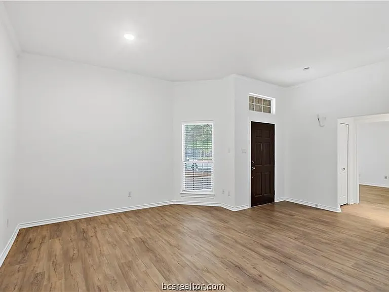 5310 Draycott Ct — Photo 8