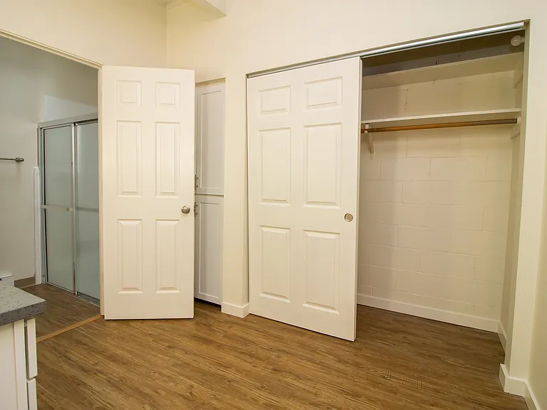 Tahitian Terrace Apartments — Photo 4