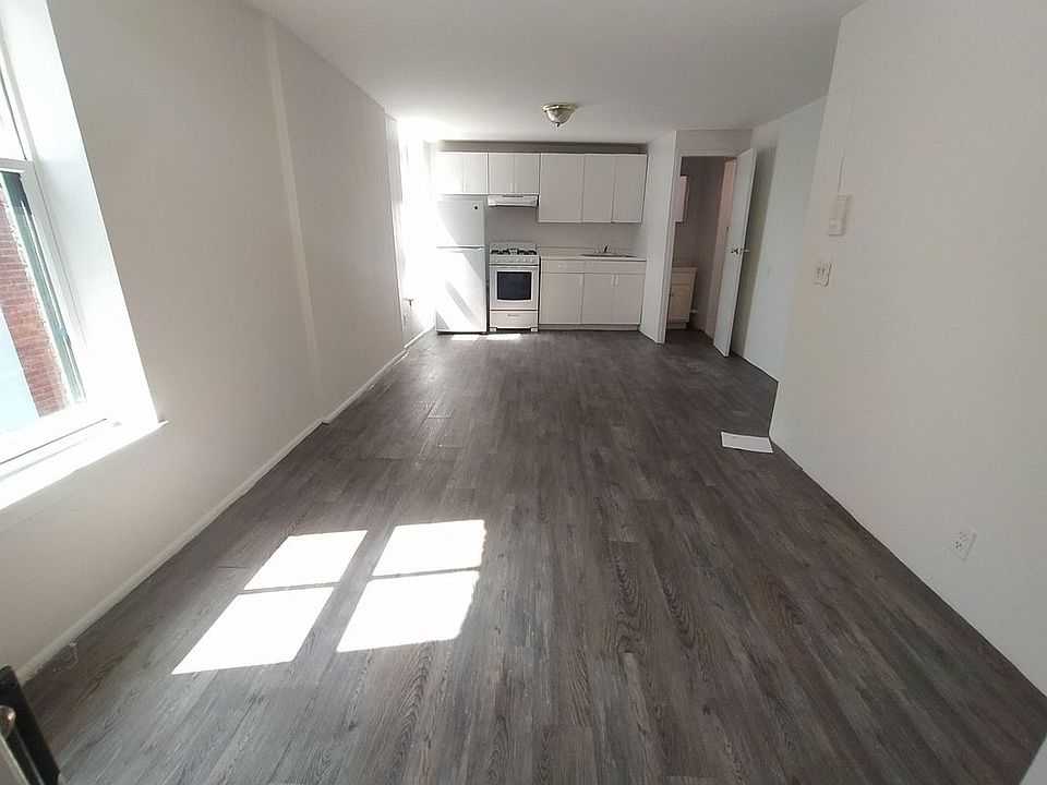1st image of 32 Joralemon St #115