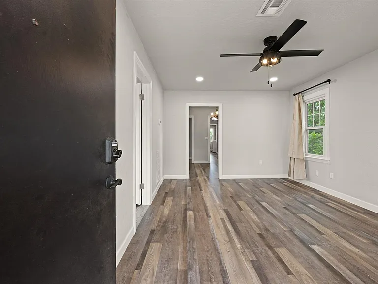 403 N Baumann Ave — Photo 4