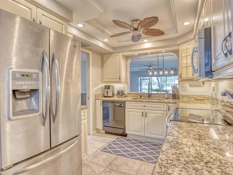 5640 Golf Pointe Dr #101 — Photo 8