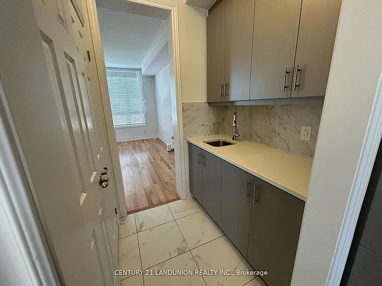 111 Mumbai Dr — Photo 20