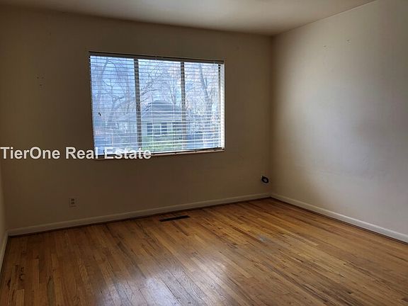 5th image of 165 E Wilson Ave
