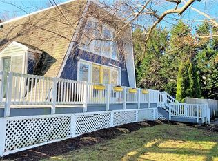 20 Woodridge Rd, Narragansett, RI 02882