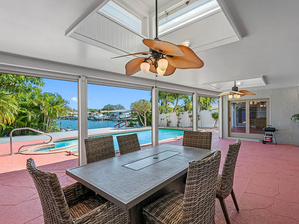 487 Island Way