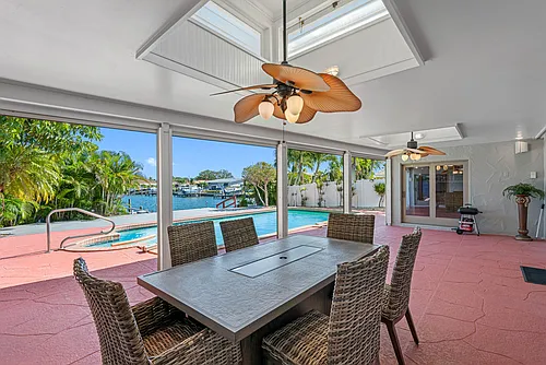 487 Island Way Photo 1