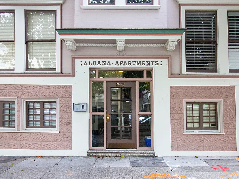 Building Photo 3