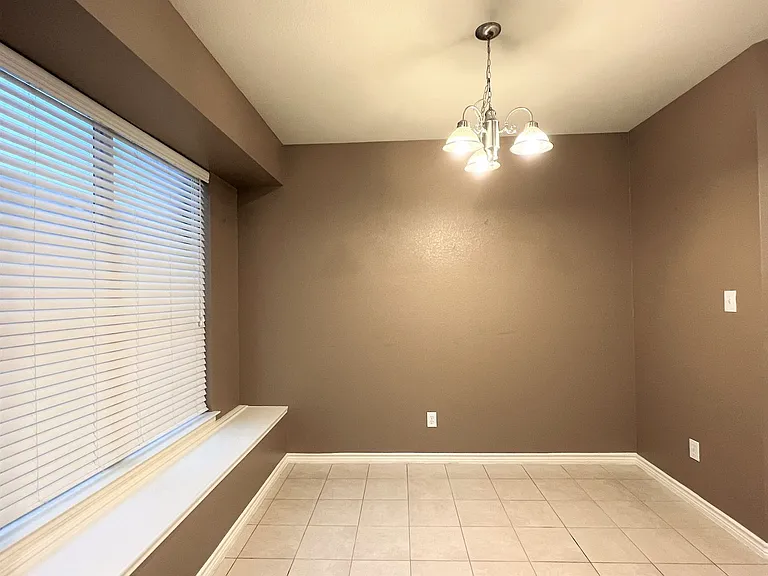 1149 King George Ln — Photo 8