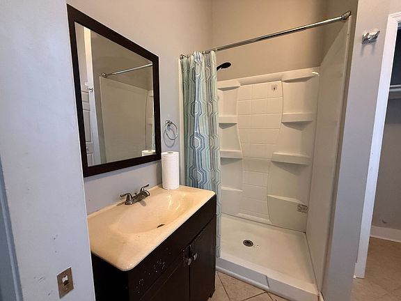2nd image of 1914 Barnard St Unit B3