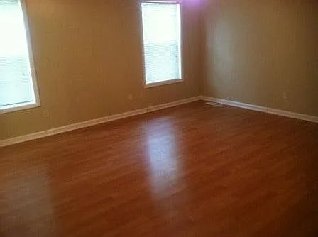 6 bed, 2415 sqft, $2,200 — Photo 4
