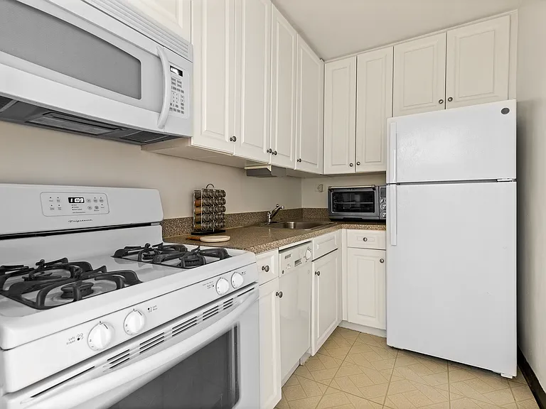 85 Livingston St #4N — Photo 6