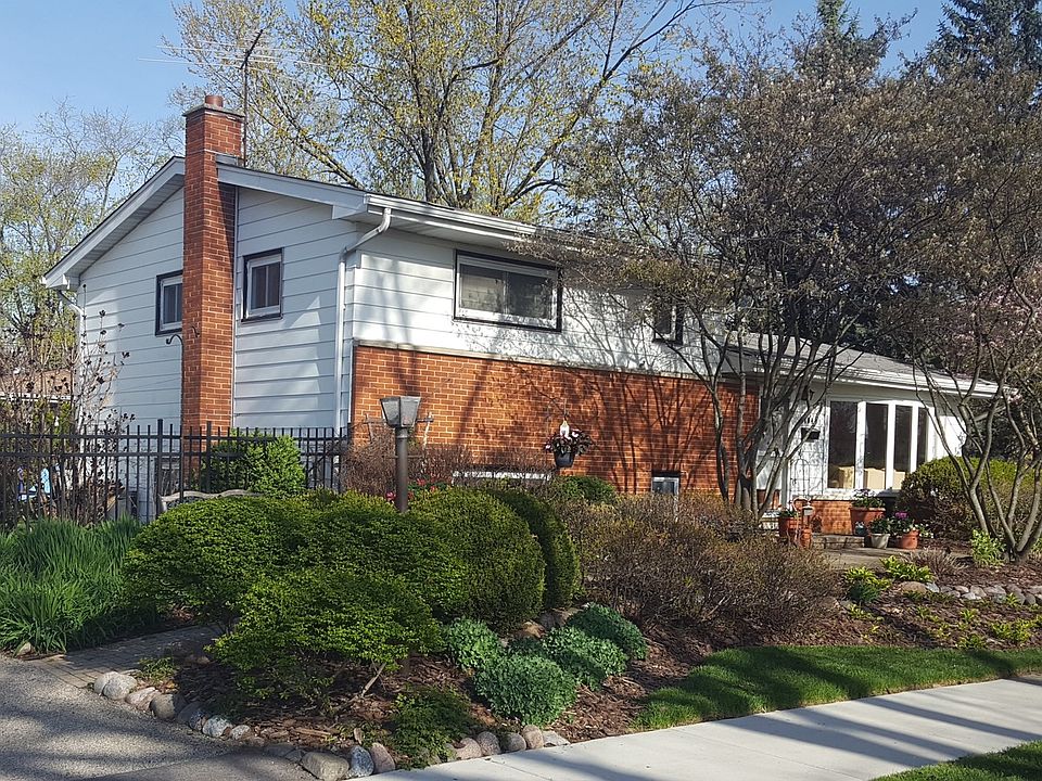 1st image of 704 N Eastman Dr