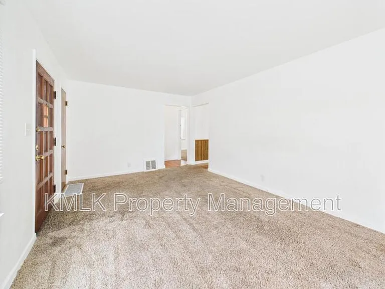 636 Lurie Ave — Photo 9