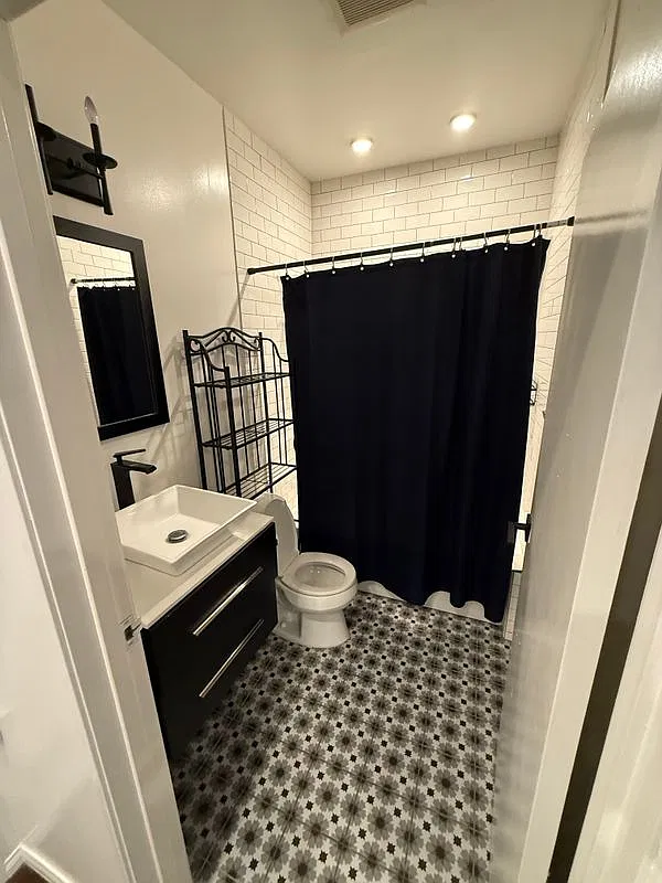 2 bed, 2.0 bath, 975 sqft, $4,245 — Photo 4