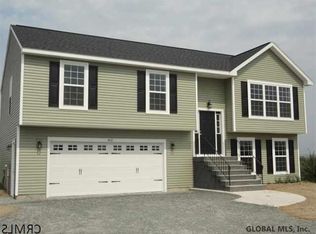 647 Pearse Rd, Niskayuna, NY 12309