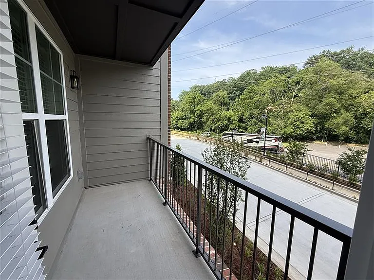 District on the Etowah Apartments — Photo 823