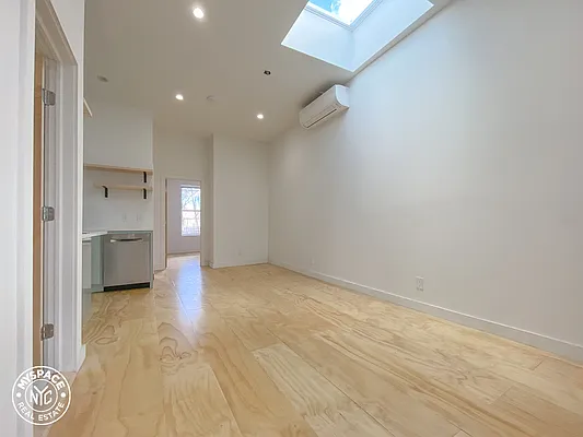 Rented by MySpaceNYC | media 18