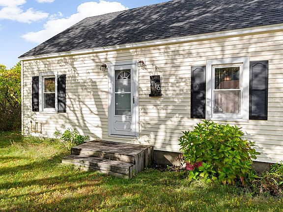 3rd image of 416 Porters Point Road