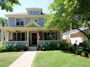 445 Meadow Ln, Libertyville, IL