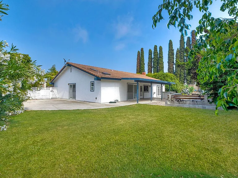 822 Santa Inez — Photo 23