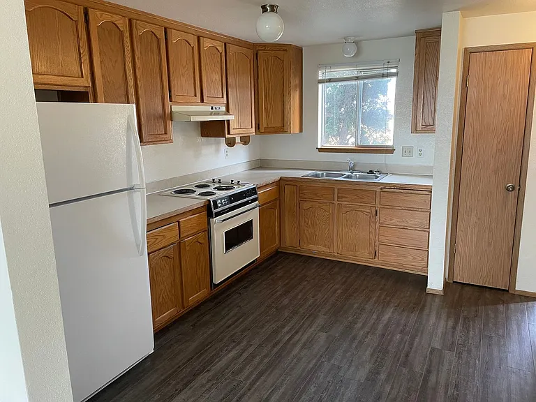 Forsythe (445 SE Regatta Dr) — Photo 2