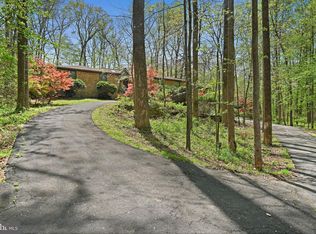 951 Captain Hickory Dr, Great Falls, VA 22066