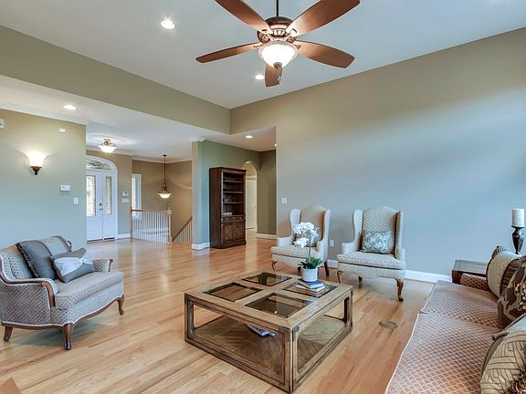 4th image of 531 Mountain View Dr
