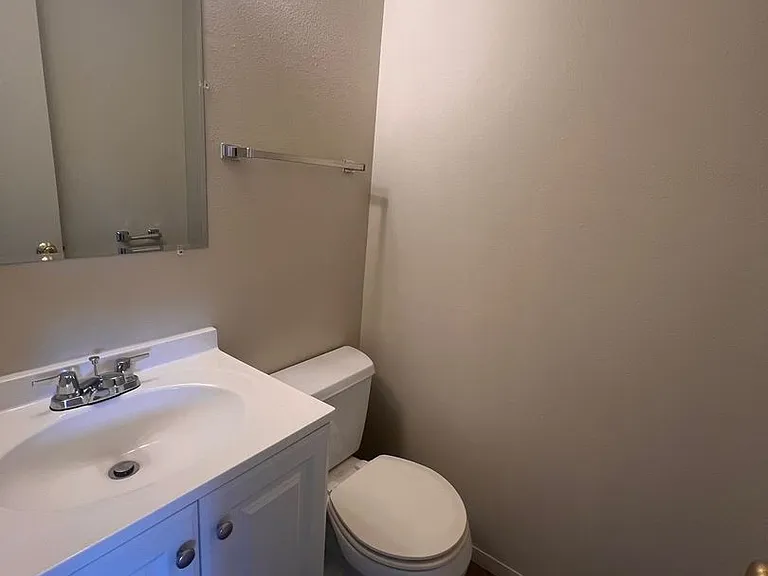 179 SW Hayes Ave — Photo 32