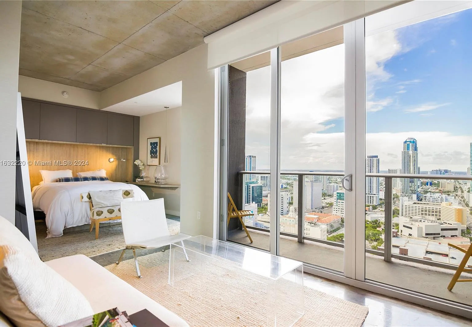 1 bed, 430 sqft, $2,400 — Photo 1