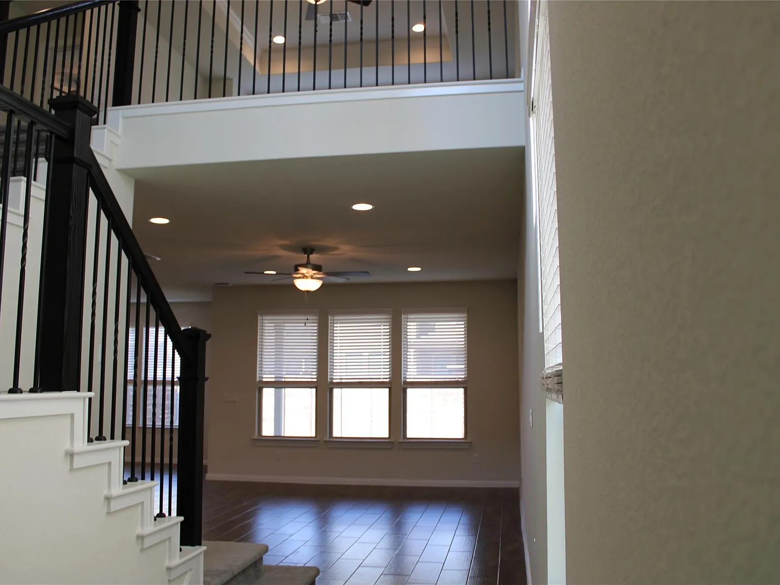 4 bed, 3.0 bath, 2492 sqft, $2,700 — Photo 4
