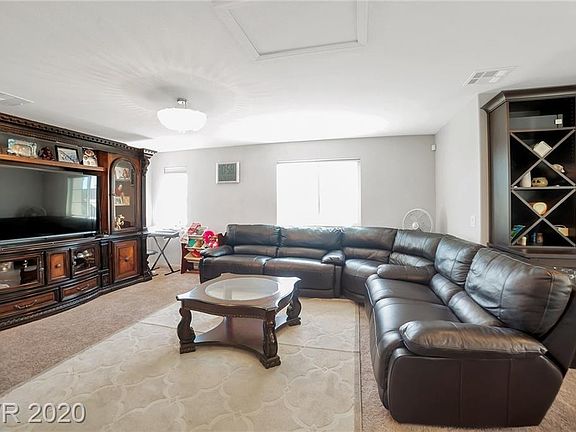 3rd image of 10421 Scarpa St