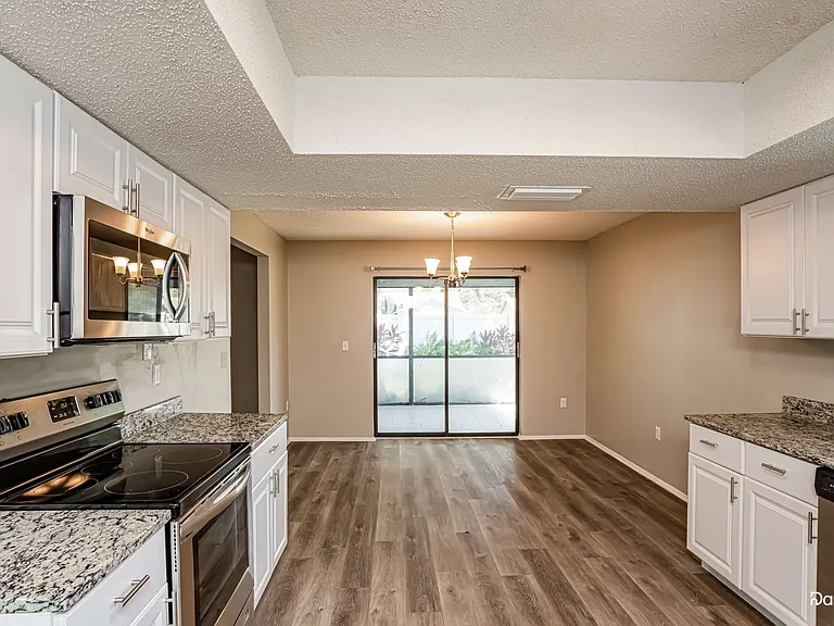 8335 Brandeis Cir E — Photo 8