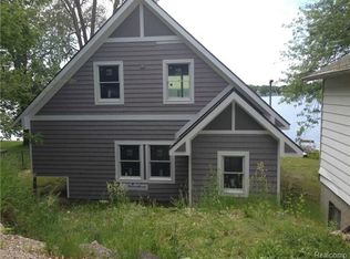 9276 Silverside Dr, South Lyon, MI 48178