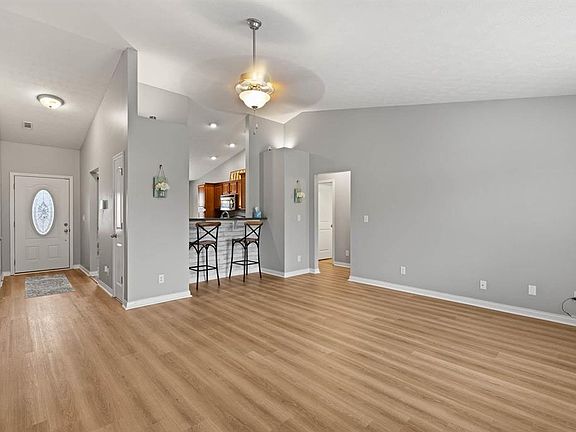 2nd image of 508 Camden Cir