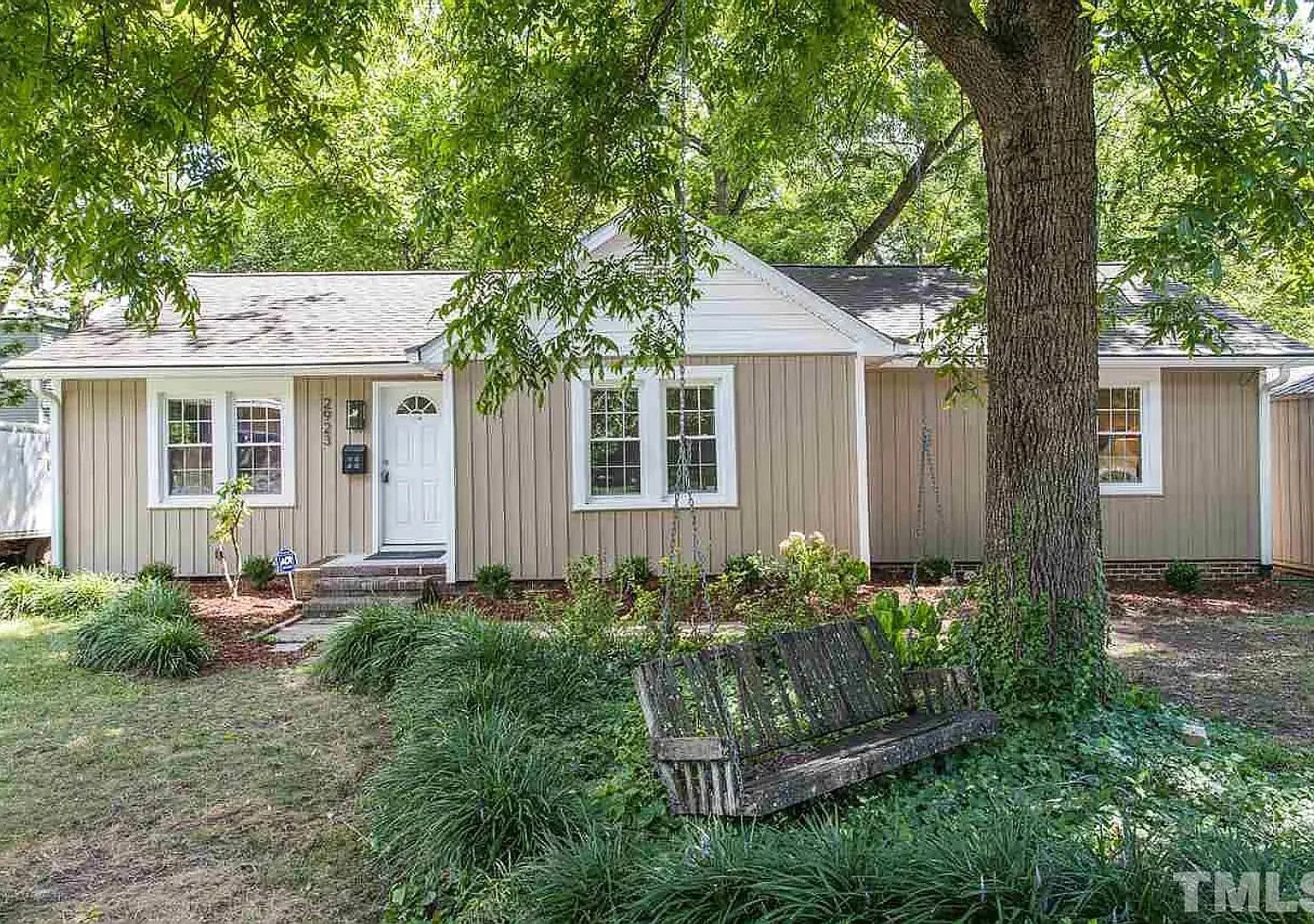 Room in 4 Bedroom Home at Okelly St — Photo 2