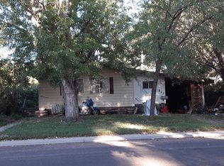 527 S 7th St, Douglas, WY 82633