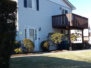 394 Chatham Cir, Warwick, RI 02886