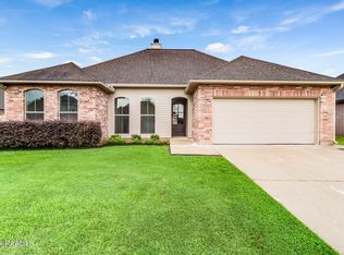 103 Still Waters Rd, Broussard, LA 70518