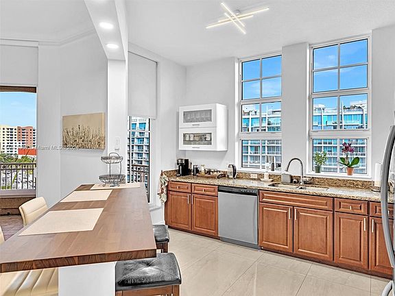 5th image of 3001 NE 185th St APT 513