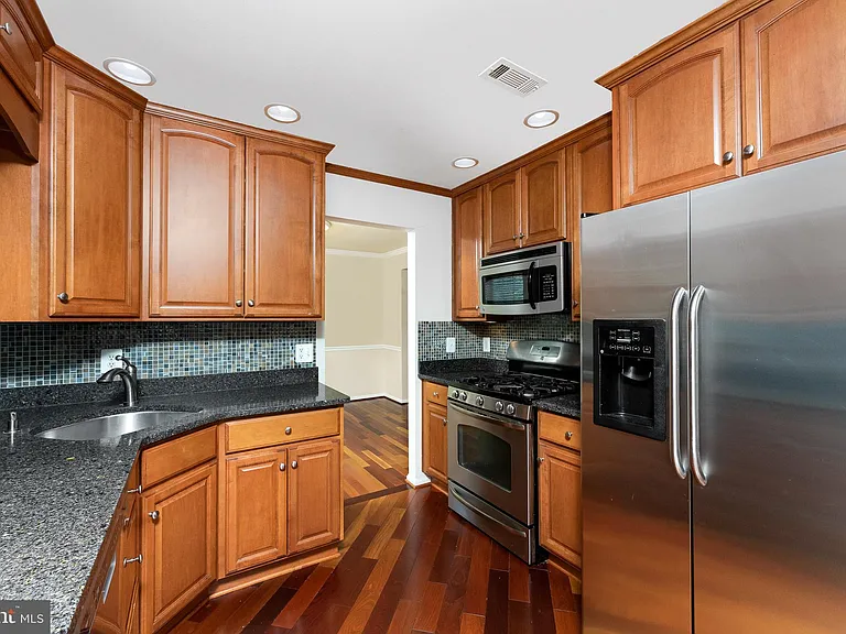 5783 Rhode Island Dr — Photo 9