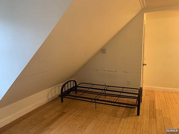 4th image of 2 Saint Marys Pl APT 3