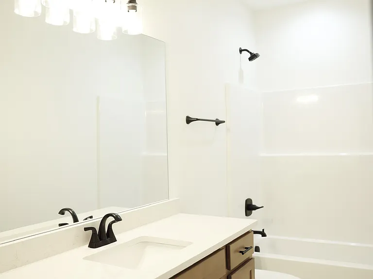 Oak Hill Apartments — Photo 8
